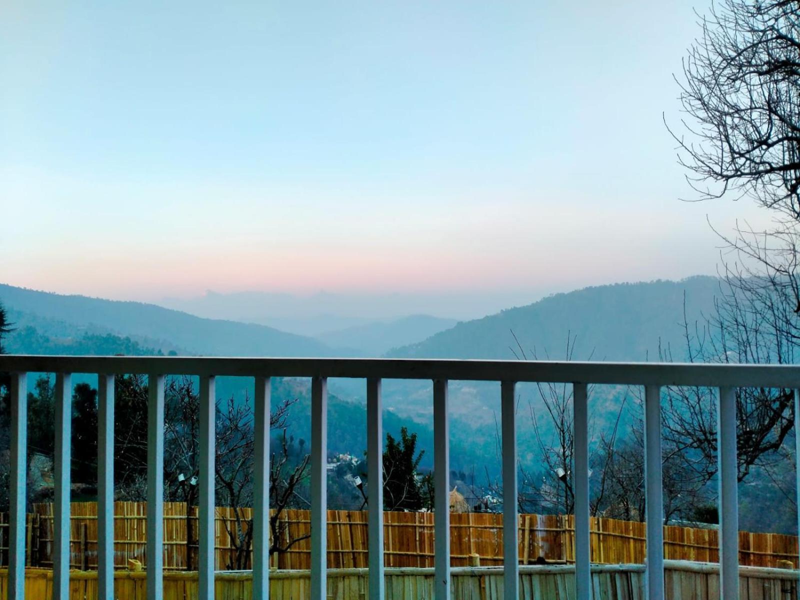 The Pahadi Nest Mukteshwar Hotel Exterior foto